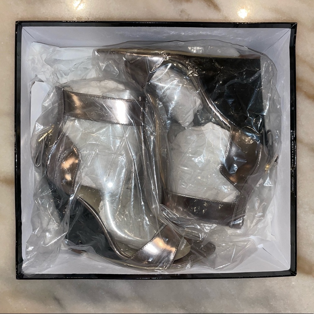Boutique 9 Gold Heels - Picture 9 of 10